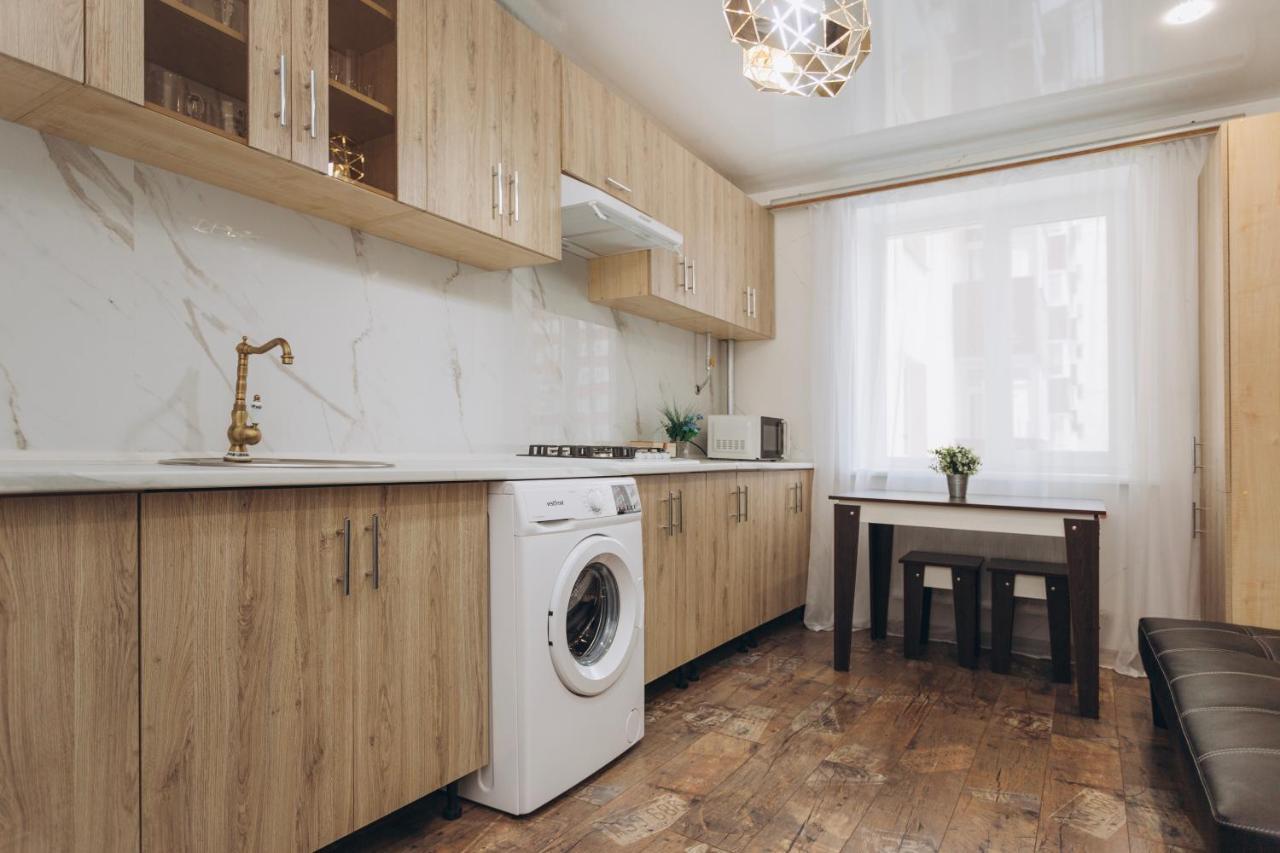 Luxe Apartments 5.26 Near Lavina 5 Floor Sumy Exterior photo